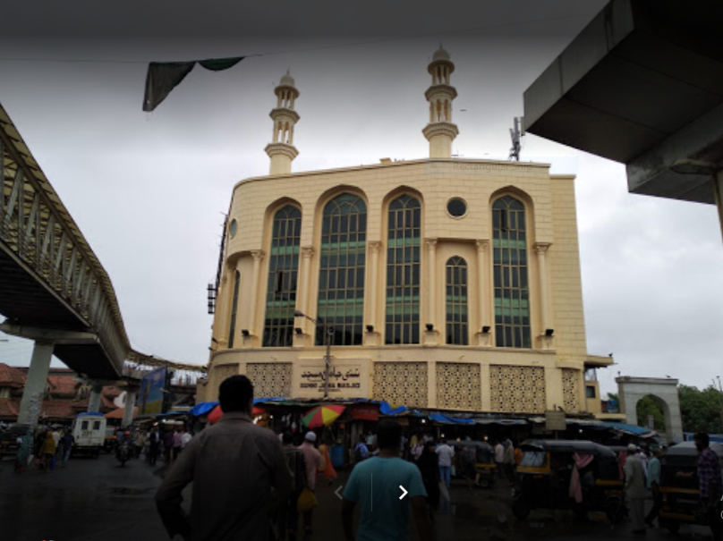 Sunni jama masjid and bandra west railway station, mumbai