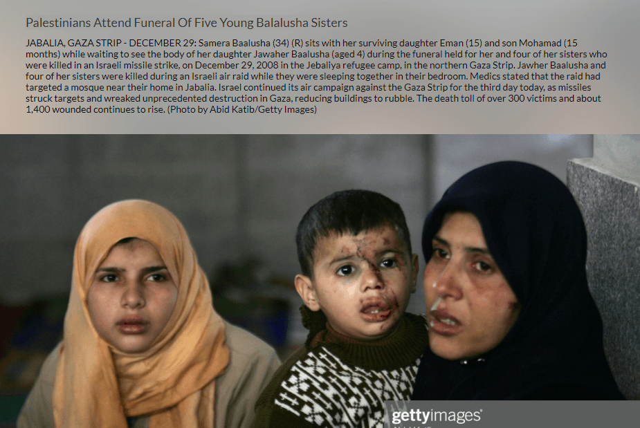 29 दिसंबर 2008 में गाजा में इजरायल के हवाई हमले में  मारे गए  अपने परिवार के शवों का इंतज़ार करती महिला